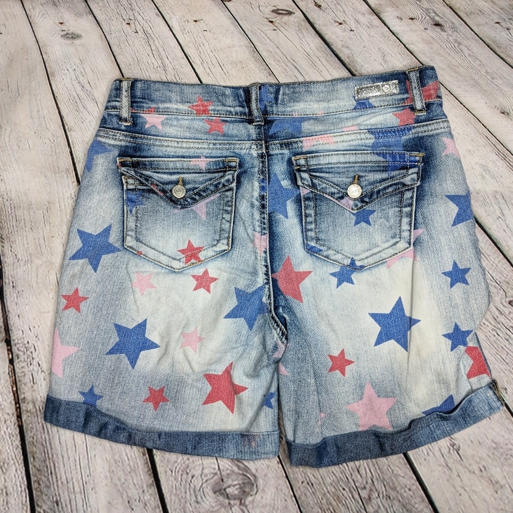 Shorts - Picture 2 of 3